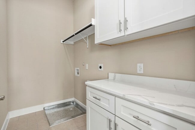Building Photo - Brand New 3/2.5 Townhome