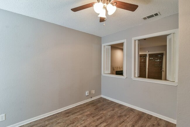 Building Photo - Affordable 2 bedroom in North Arlington