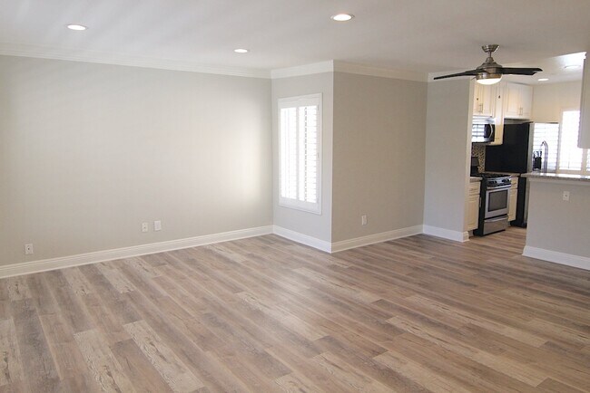 Building Photo - 1249 S Bundy Dr