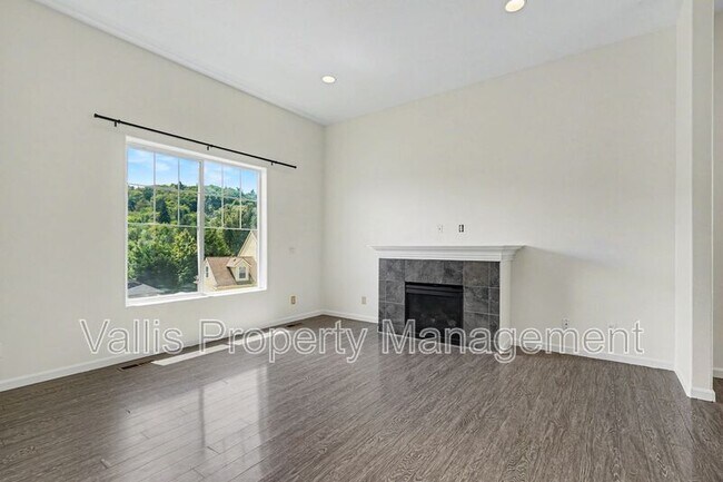 Building Photo - 2495 Benjamin Ave NW