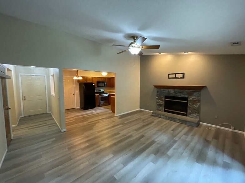 Building Photo - 9904 Mustang Dr