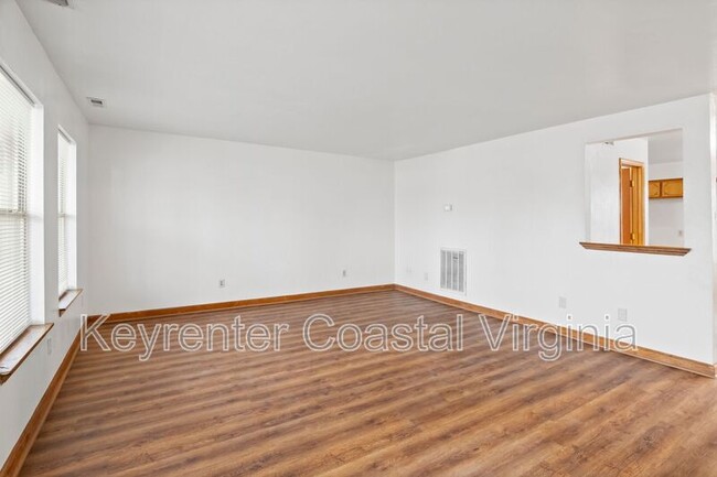 Building Photo - 1010 Quash St