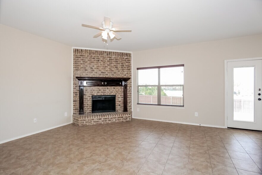Building Photo - 1082 Carpenter Ct
