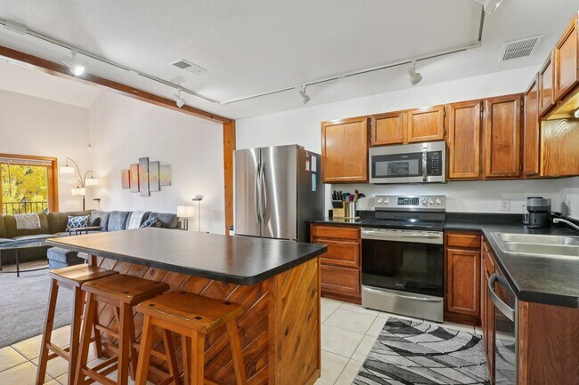 Building Photo - Serenity and Views with this 3 bedroom/3Bathroom Townhome in Buffalo Ridge