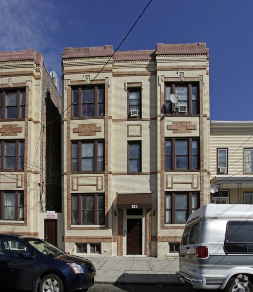 Building Photo - 136 Winfield Ave
