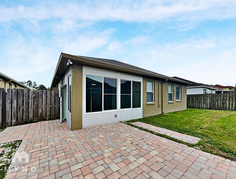 Building Photo - 1625 Wakefield Dr