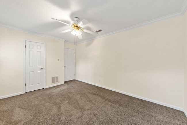 Building Photo - 121 Lake Vista W