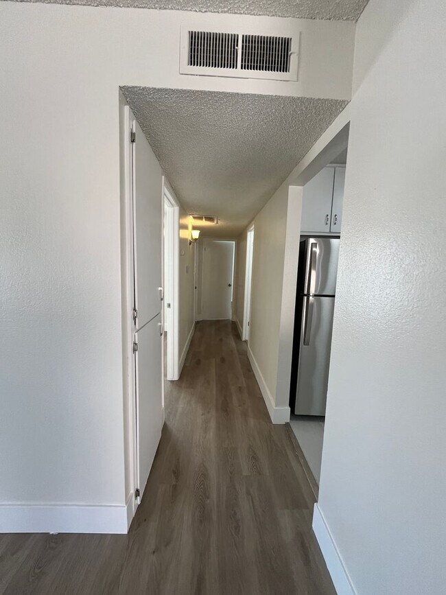 Building Photo - Move in Ready!
