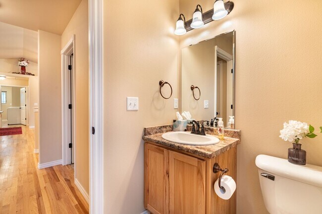 Building Photo - Great 3-Bedroom 2-Bathroom Home with Space in Cheyenne