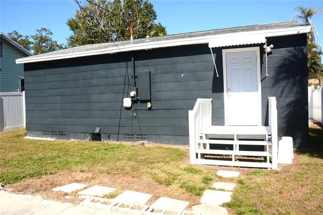 Building Photo - 670 16th Ave S