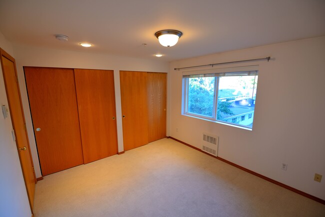 Building Photo - 14538-14512 12th Ave NE