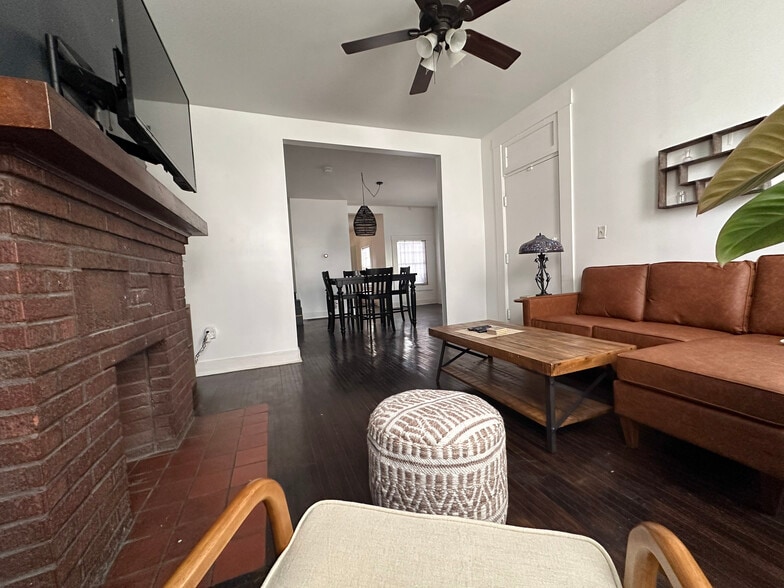 Building Photo - 1163 Say Ave