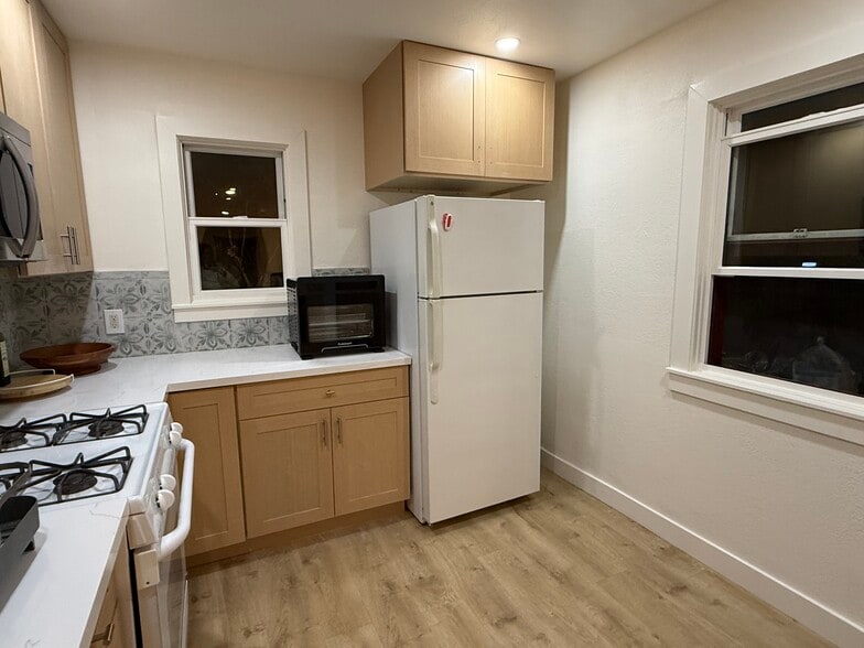 kitchen space - 521 W Montecito St