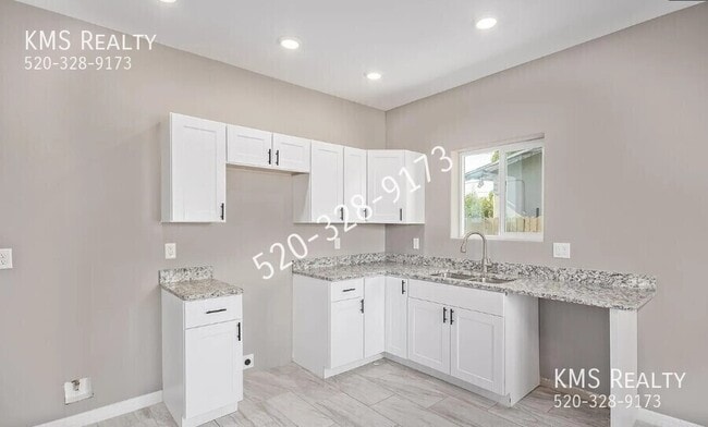 Building Photo - 1304 S 5th Ave