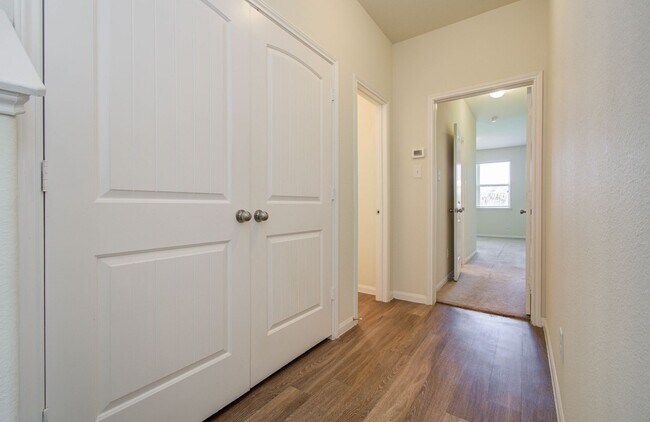 Building Photo - Open Layout & Large Backyard in Houston’s Evergreen Villas – 3 Beds, 2½ Baths