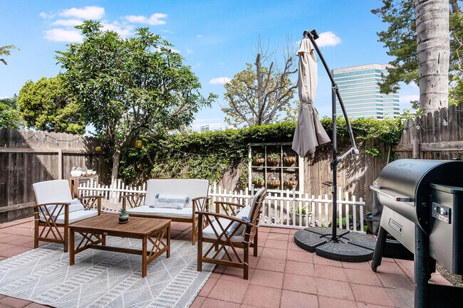 Building Photo - 4443 Saugus Ave