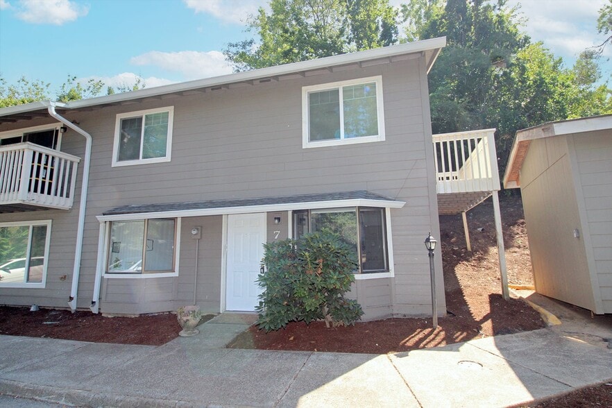 Building Photo - 5704 SW Beaverton Hillsdale Hwy