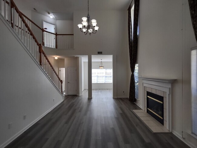 Building Photo - Beautiful 2-story home located in the Reed...