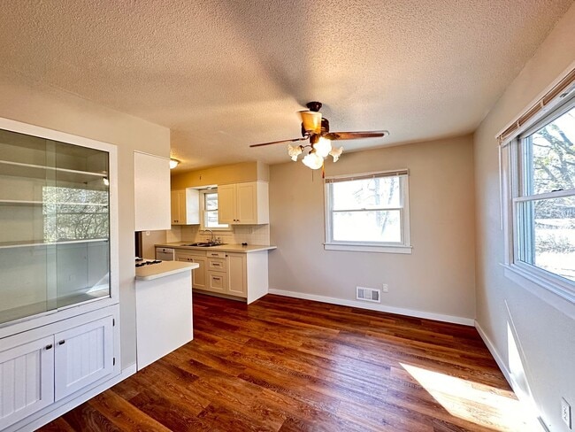 Building Photo - 9133 Oakwood Rd