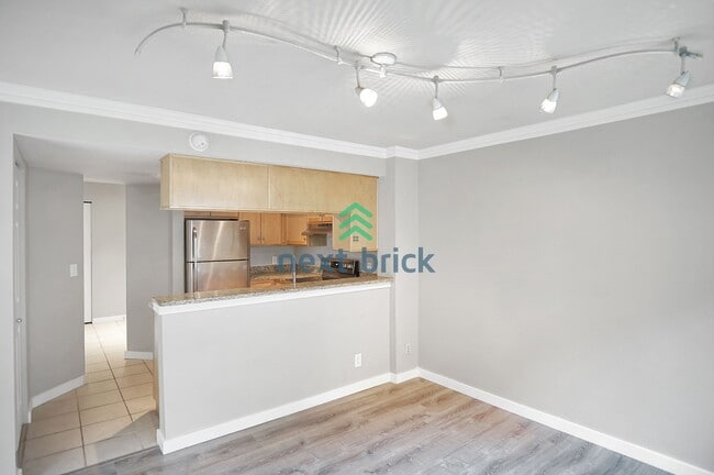 Building Photo - Discover Your New Home at Juanita Beach Esplanade!