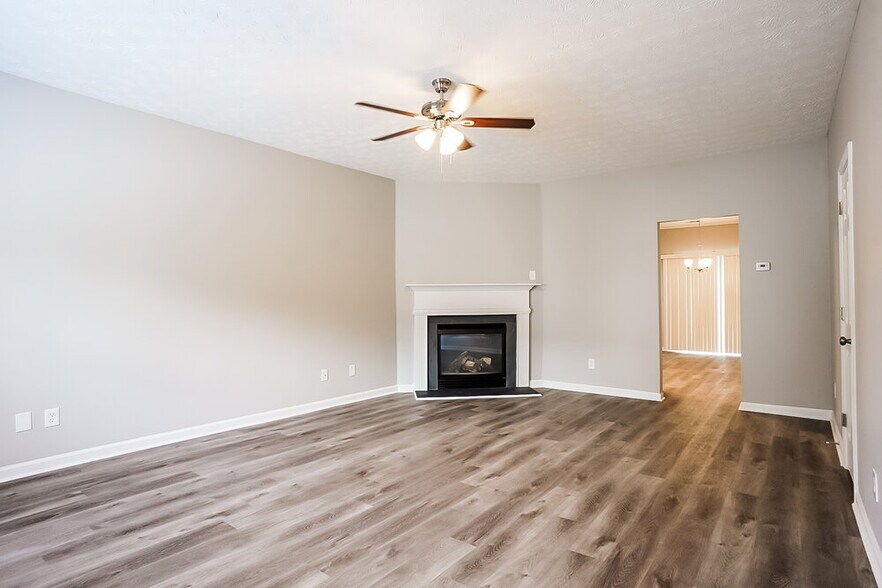 Building Photo - 444 Village Bluff Dr