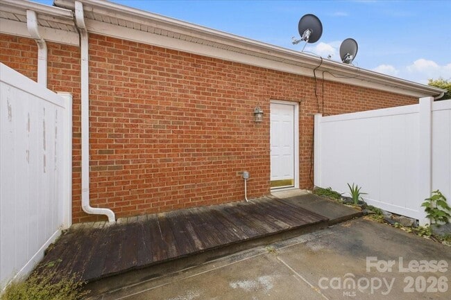 Building Photo - 6928 Creft Cir