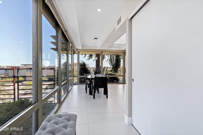 Primary Photo - 7137 E Rancho Vista Dr