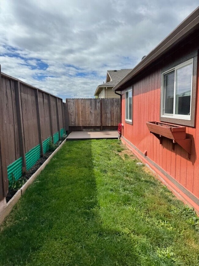 Building Photo - 118 SHAST A&amp;B