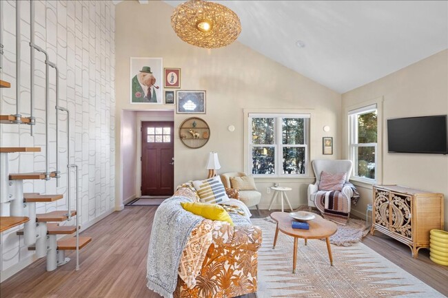 Building Photo - Stunning 4BR/2BA Home in Prime West End Location | Fully Remodeled with Custom Touches