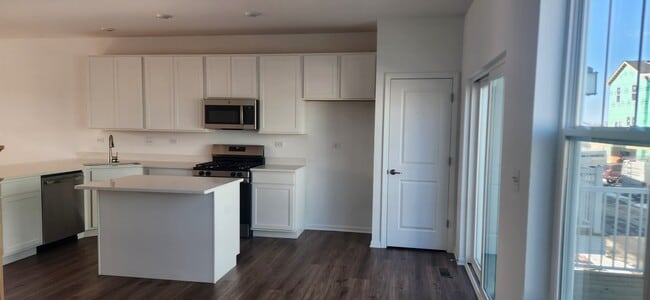 Building Photo - 25712 W Yorkshire Dr