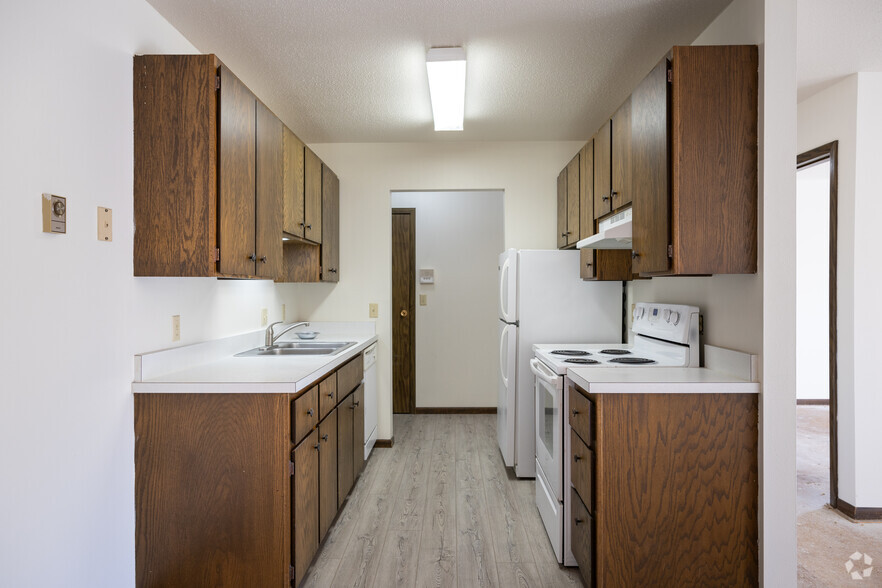 1BR, 1BA - 700SF - Kitchen - Winnie Apartments