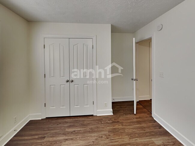 Building Photo - 1725 Kinsale Ave