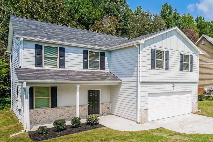 Building Photo - 444 Clematis Court