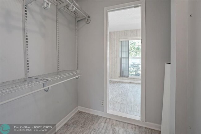 Building Photo - 20962 Sedgewick Dr