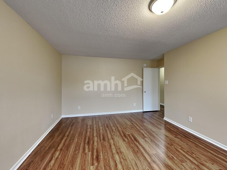 Building Photo - 8325 Weathervane Cir