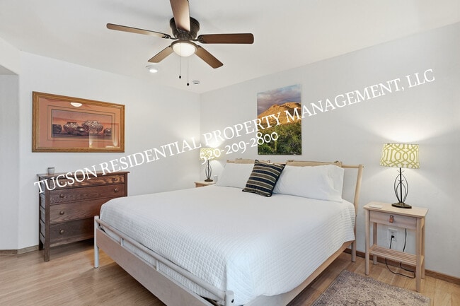 Building Photo - 2824 E Sierra Vista Rd