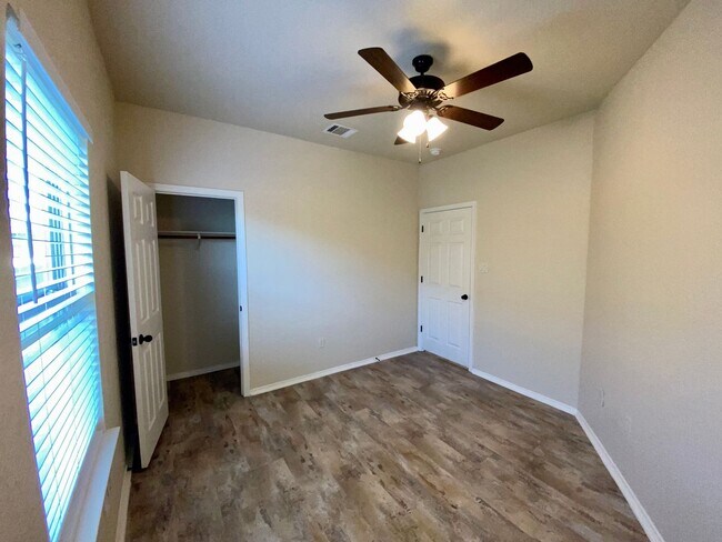 Building Photo - 114 Stacy Ln