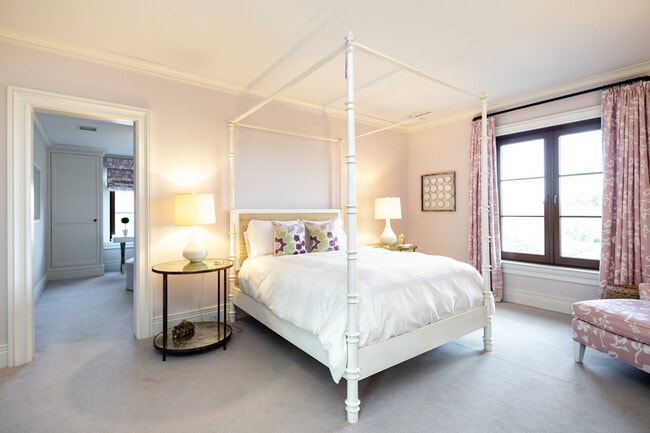 Building Photo - 286 Downs Path