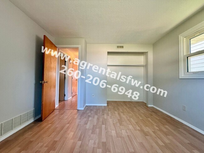 Building Photo - 2 Bedroom Home