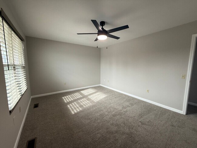 Building Photo - Newly Renovated Duplex in North County