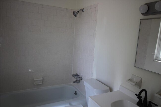 Building Photo - 920 Columbia Ave