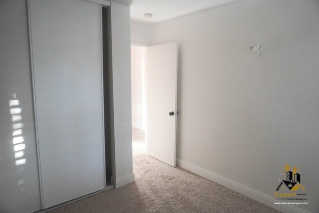 Building Photo - 3605 Larchmont Square Ln