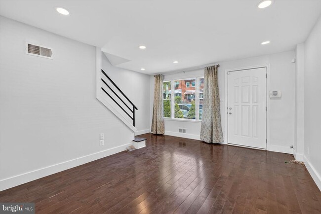 Building Photo - 2218 16th St NE