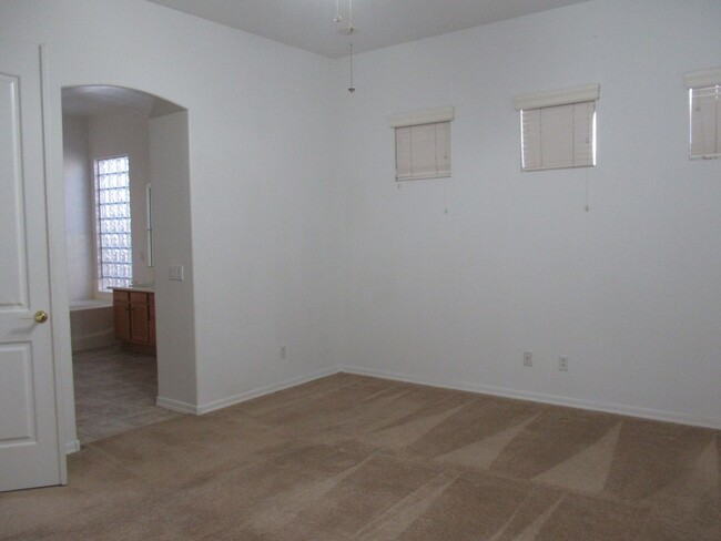 Building Photo - 4 Bedroom Home in North East Mesa!