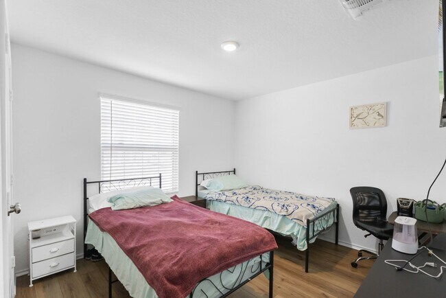 Building Photo - 149 River Rise Rd