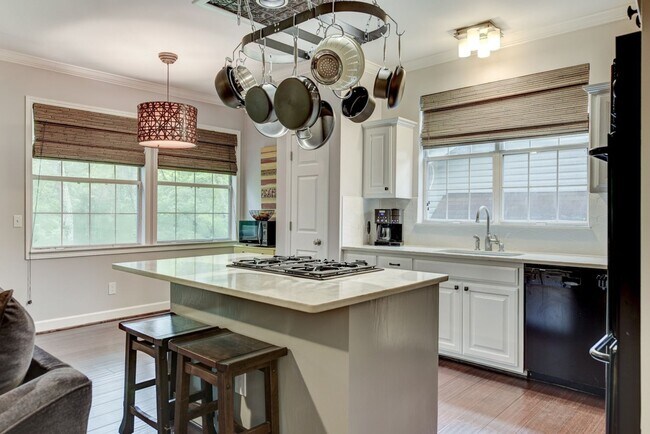 Building Photo - Beautiful home in the Woodlands