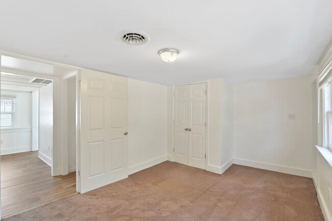 Building Photo - 104 N Layton Ave