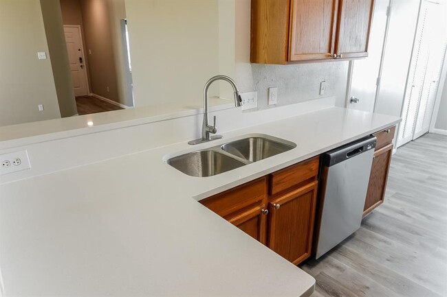 Building Photo - 5207 Riverwood Dr
