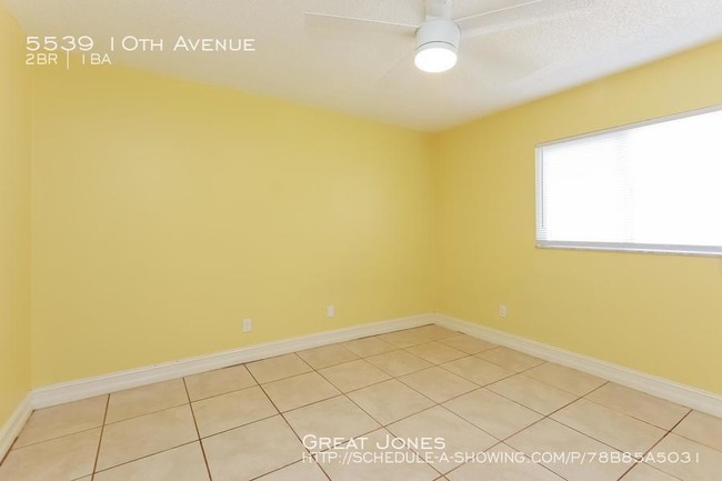 Building Photo - RECENTLY RENOVATED DUPLEX IN PINE MANOR!!!