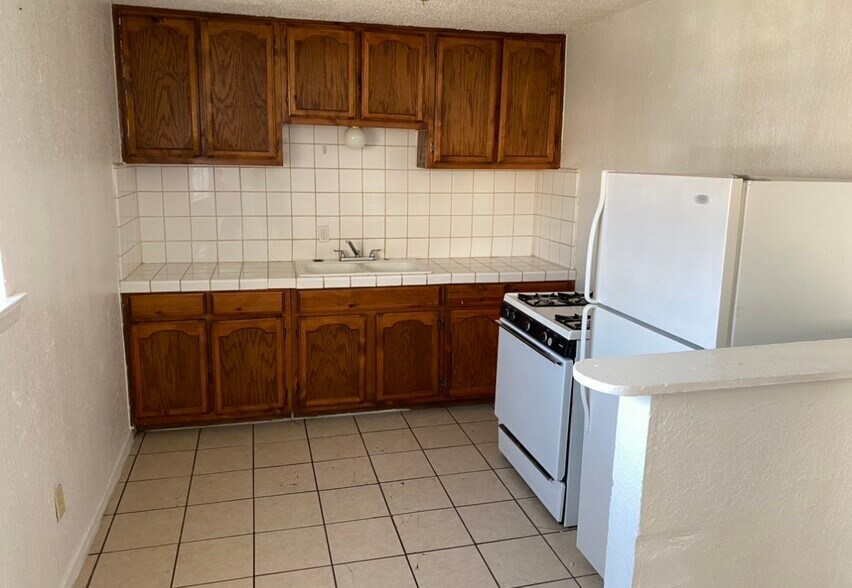 Building Photo - 106 Ave H